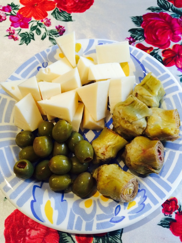 ready to eat, carciofi, olive e formaggio artichokes, olives and cheese
